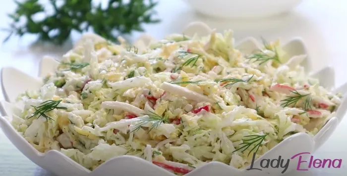 salat krabovimi palochkami 52d481 Салат с крабовыми палочками и пекинской капустой