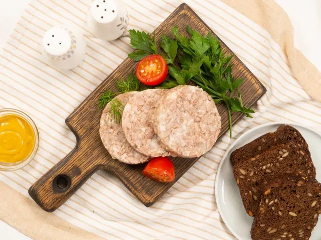 domashnyaya kolbasa svinini 5725ed Колбаса в бутылке