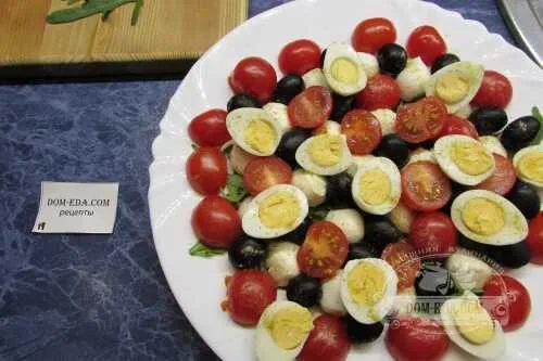 salat motsarelli tomatov 13ac4 Салат с перепелиными яйцами и помидорами