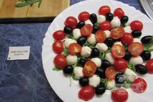 salat motsarelli tomatov 91567a9 Салат с перепелиными яйцами и помидорами