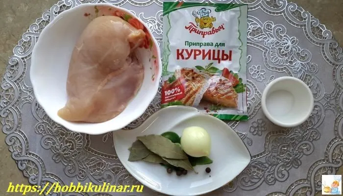 interesnix salatov zharenimi 07151 Салат с шампиньонами жареными и курицей и сыром