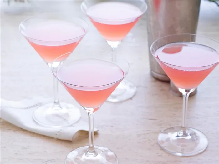 cosmopolitan cocktail, international cosmo day, cocktail, коктейль космополитен, космо коктейль, рецепт коктейля, космо, sex in the city, секс в большом городе, коктейль кэрри бредшоу, коктейль из сериала, кэри брэдшоу