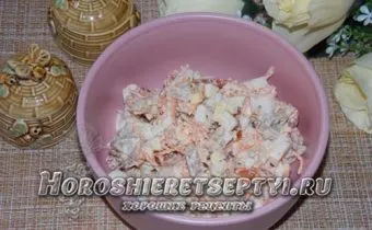 Салат с курицей и курагой