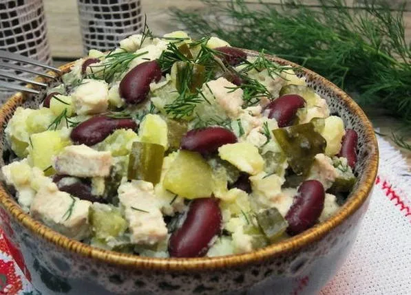 salat fasolyu solenimi a9d3 Салат с фасолью и солеными огурцами