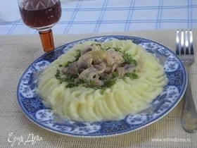 Бефстроганов из курицы с грибами