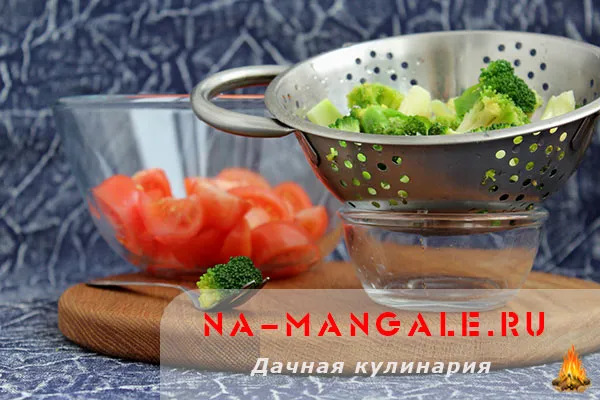 salat brokkoli pomidorami 400cd Салат с брокколи и помидорами