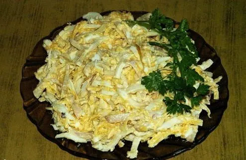 salat kalmarami yaytsom 8277 Салат с кальмарами и яйцом и сыром