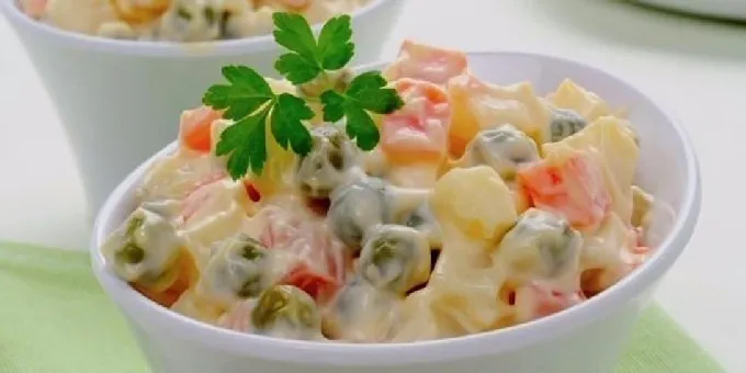 Салат Оливье с курицей