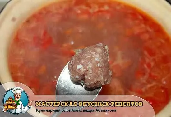 мясная фрикаделька в ложке