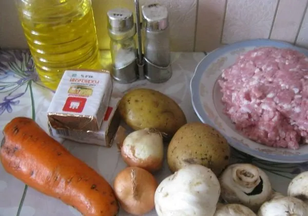 Продукты для сырного супа с фрикадельками и грибами