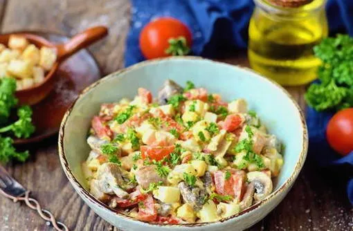 salat kopchenoy kuritsey d1dc79 Салат с болгарским перцем и курицей